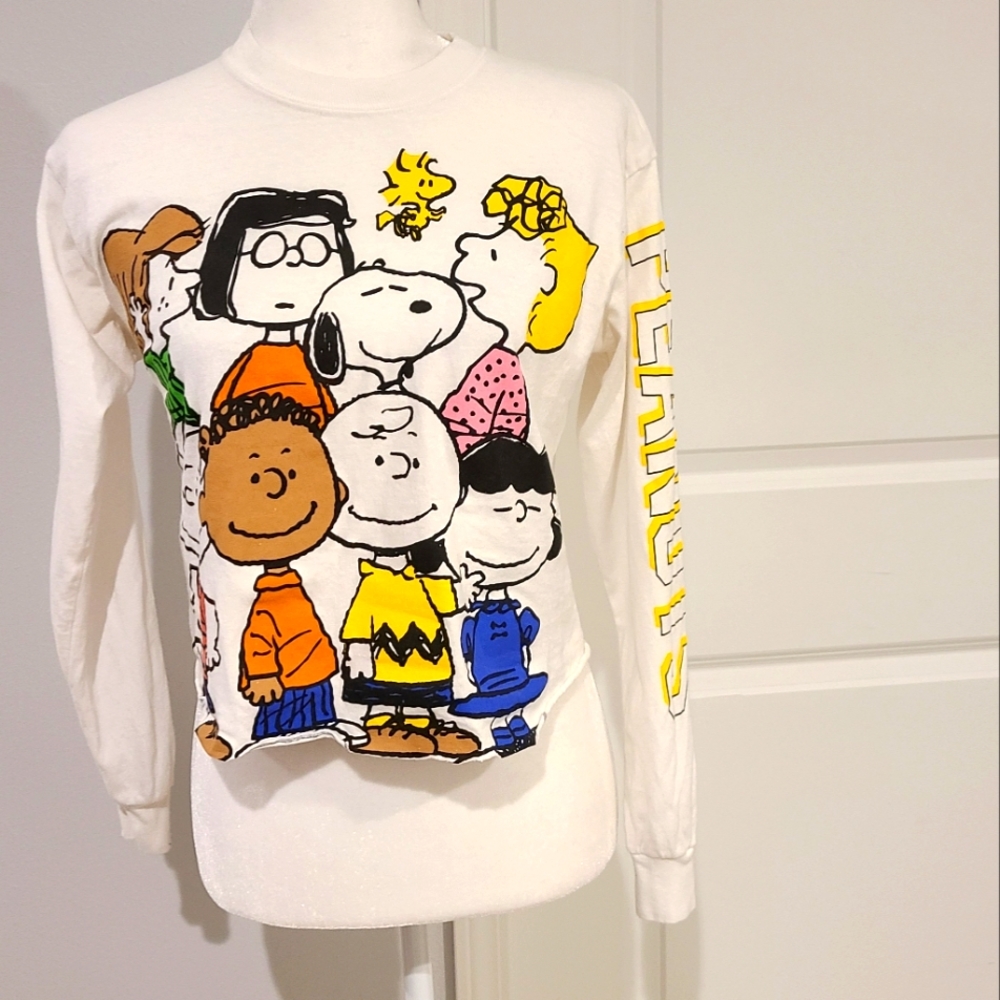 Peanut long sleeve sweatshirt size small ladies